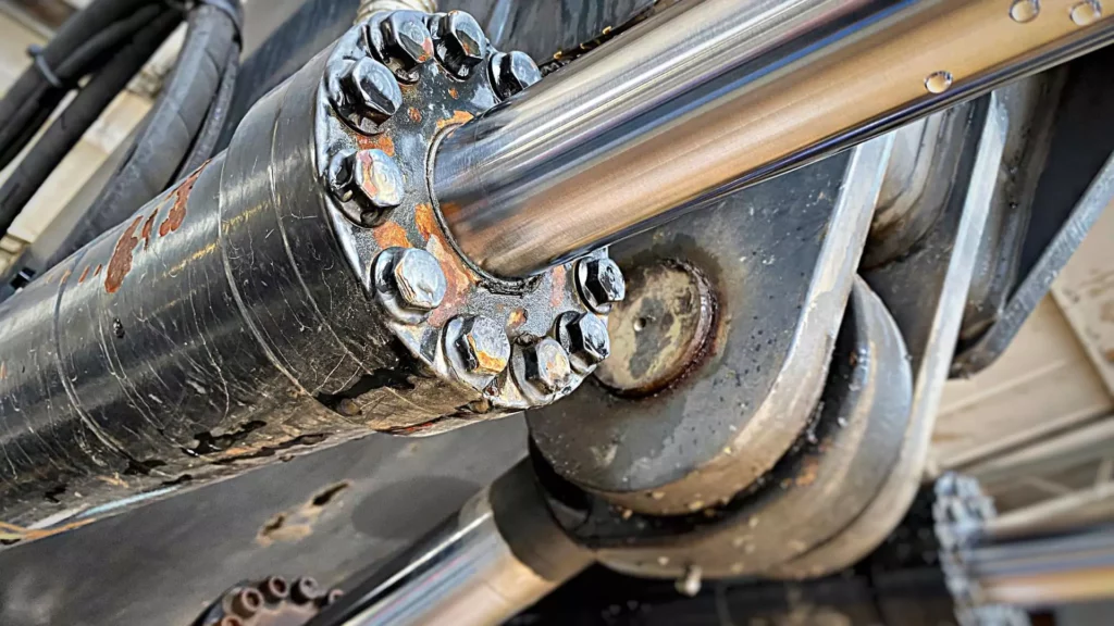 The Role of Hydraulic Pump Leaks on Hydraulic Cylinder Failure - Image 1
